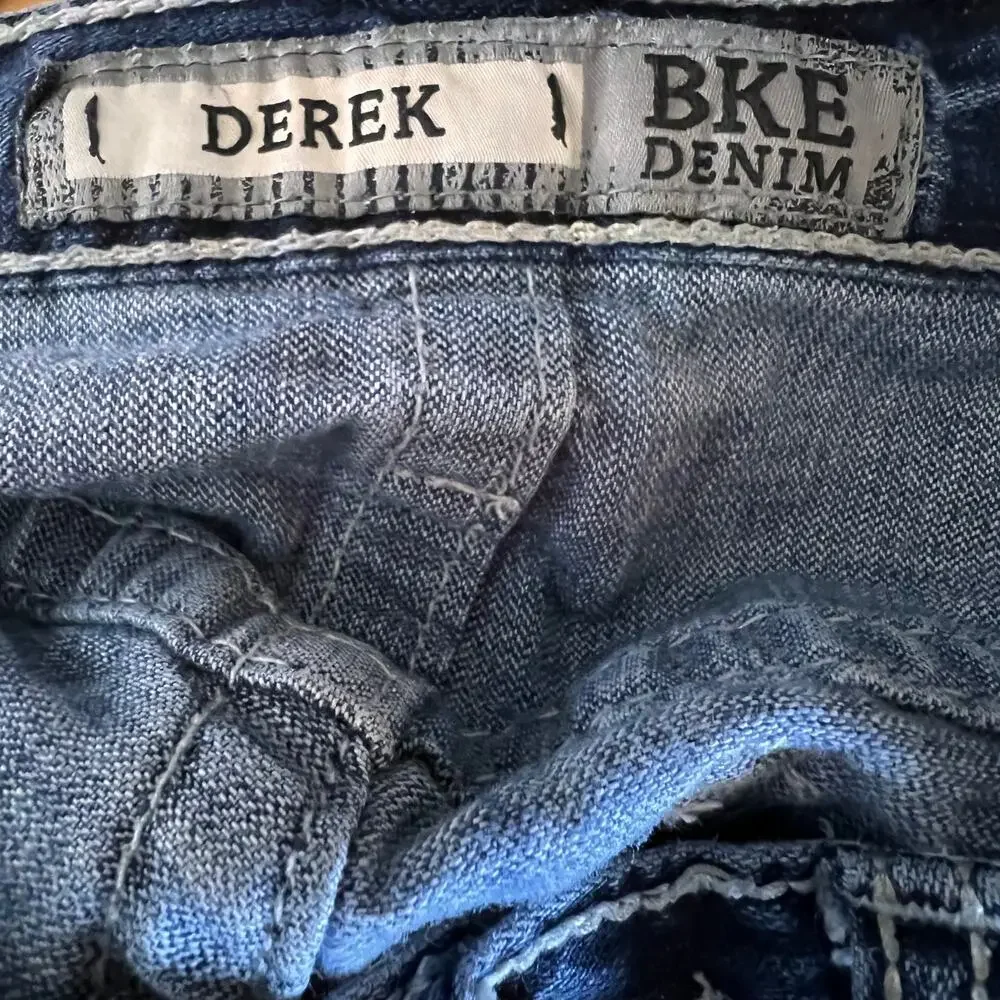 BKE Derek Jeans Mens 30x30 Straight Leg Distressed Medium Wash Denim Buckle